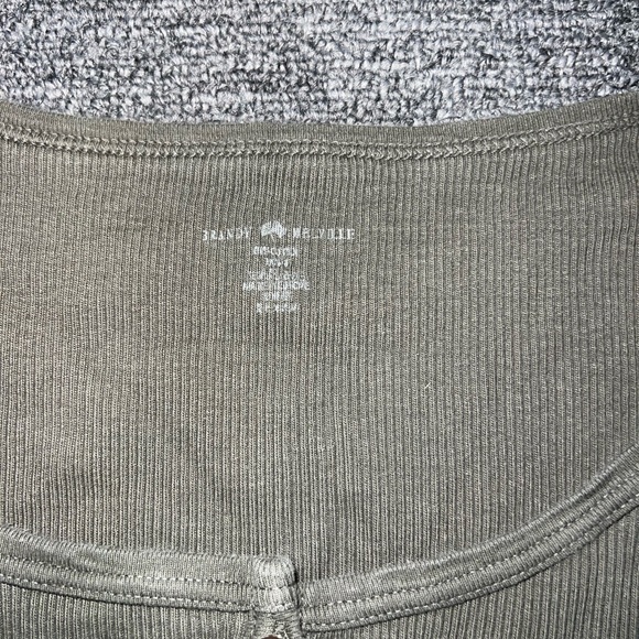 Brandy Melville T Shirt - Picture 2 of 3